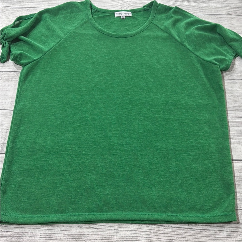 Thyme & Honey Kelly Green S/S Top with Slit Sleeves and Knotted Tie Detail